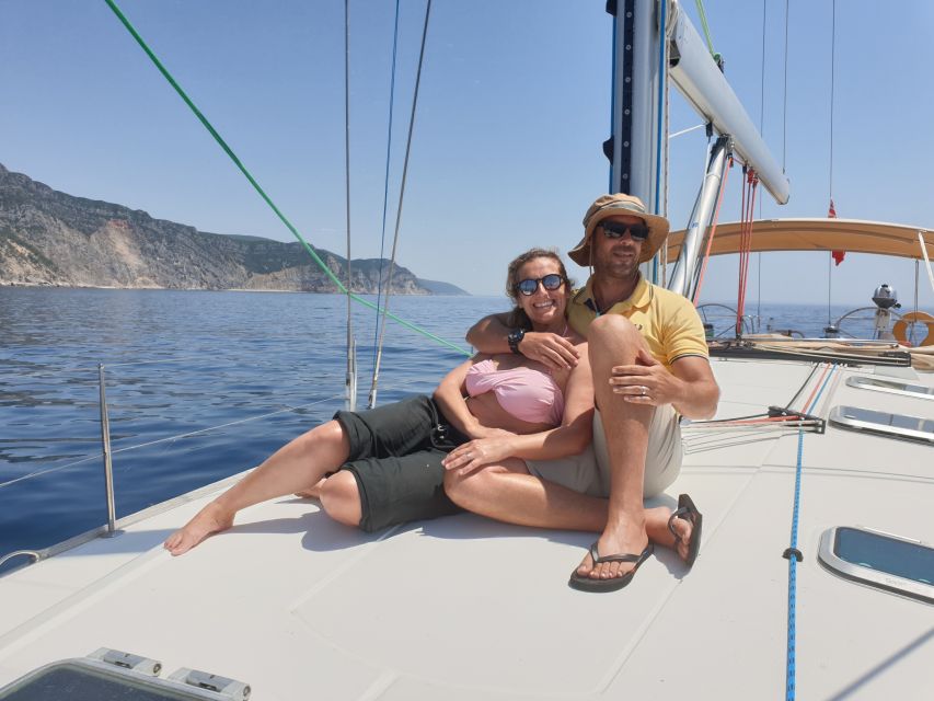 Lisbon: Champagne Sailing Tours - Commerce Square and Alfama: watching the city edge from the water