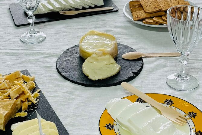 Lisbon Cheese Factory Visit, Wine Tasting and Tile Painting Tour - Key things to know before you go