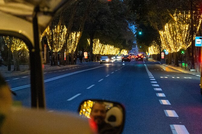 Lisbon Christmas Lights Tuk-Tuk Tour with Local Guide - Praca do Comercio: The Giant Christmas Tree Photo Stop