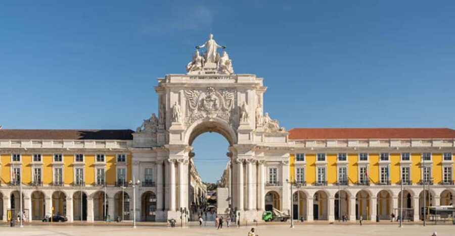 Lisbon: City Audio Guide with 24-Hour Transportation Pass - Baixa, Praça do Comércio, and Getting Your Bearings Fast