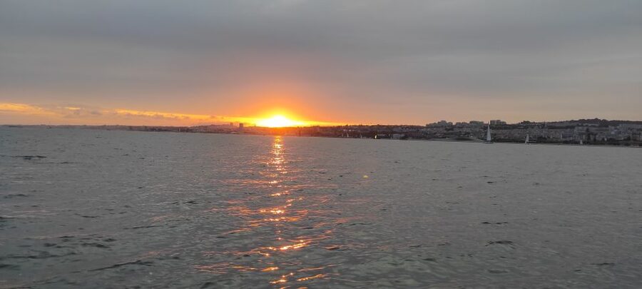 Lisbon: City Boat Cruise Daytime/Sunset/Night with Champagne - Downtown from the water: Comércio Square and Cais do Sodré