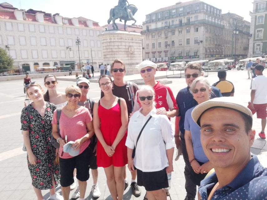 Lisbon: City Sightseeing Private Tour with Guide - Getting Oriented in Praça do Comércio (and Spotting Your Guide)
