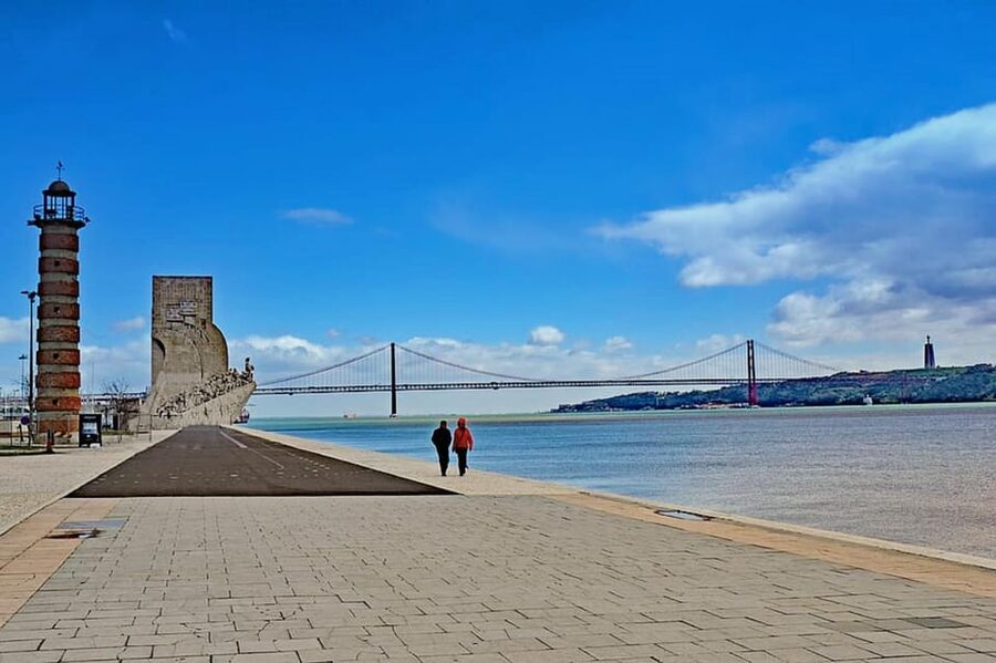 Lisbon: City Sightseeing Tour - Crossing 25 de Abril and taking in the South Bank from Cristo Rei
