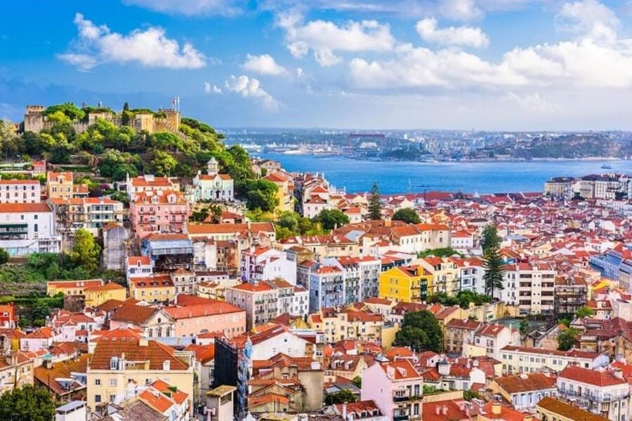 Lisbon: City Sightseeing Tour - Lisbon Cathedral (Sé) and the feeling of a city root