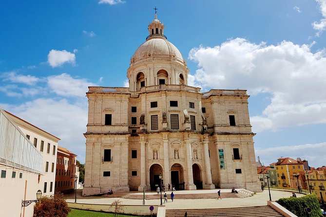 Lisbon City Tour 2 hours (Máx 4 pax) - Alfama on foot, plus the sour cherry liqueur tasting