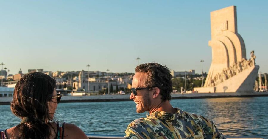 Lisbon: Cruise to the Beach with BBQ, Open Bar and Music - Getting to Praça do Comércio, the meeting point that saves you time