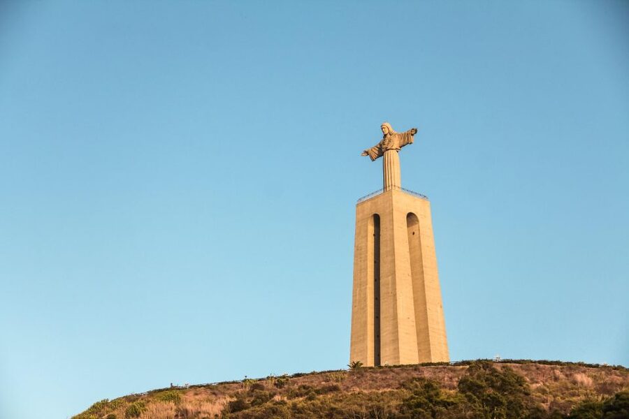 Lisbon: Cruise to the Beach with BBQ, Open Bar and Music - Possible annoyances, what to watch on the day