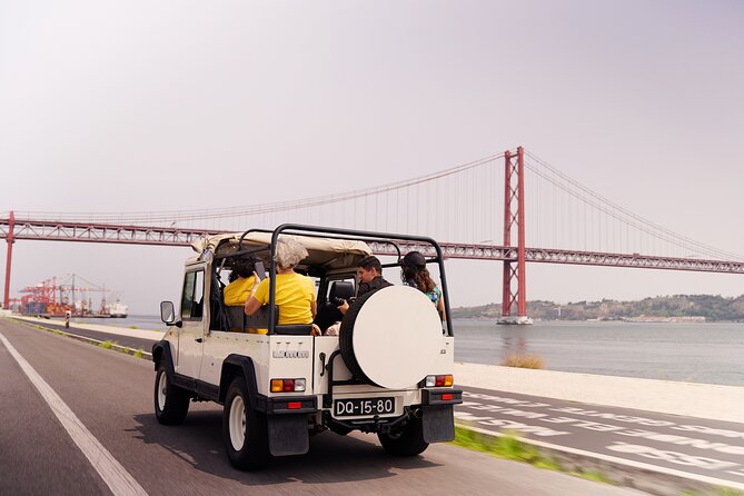 LISBON DAILY TOUR in a Vintage Jeep with FOOD & DRINK Tastings - Miradouro São Pedro de Alcântara and the Castle perspective