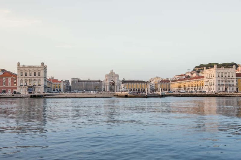 Lisbon: Daytime or Sunset Boat Cruise with History and Wine - From Padrão dos Descobrimentos to Belém Tower, your first skyline views