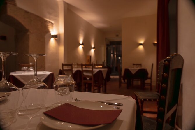 Lisbon: Dinner with Rising Stars of Fado at Canto do Poeta - The wine tasting sequence, and why it fits the meal