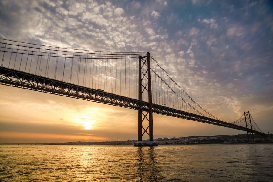Lisbon: Disco Night Cruise with DJ and Open Bar - Views from the boat: how to get the best experience with limited space