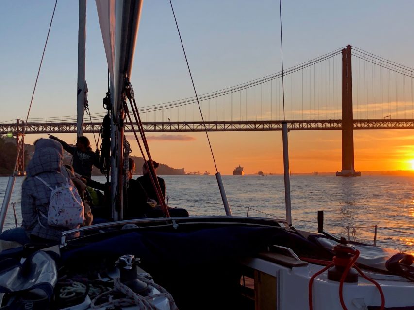 Lisbon: Enjoy a Sunset or Night Tagus River Sailboat Cruise - Sunset or night: which timing should you pick?