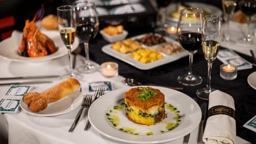 Lisbon: Erotic Cabaret Show and Dinner - The 2.5-Hour Flow: From Welcome Wine to Final Toast