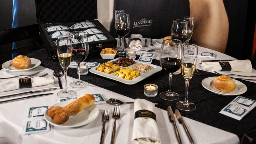 Lisbon: Erotic Cabaret Show and Dinner - Best Fit: Couples, Friends, and Wine Lovers Who Like Theater