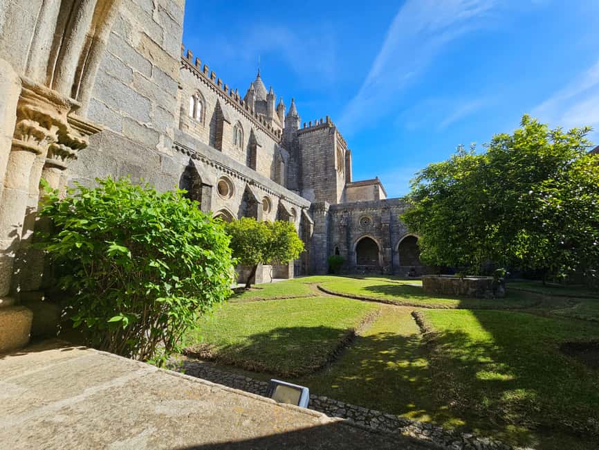 Lisbon: Évora (w/ Cathedral & Bones), Cartuxa & Cork Factory - Free time in Évora: Giraldo Square and a real lunch break