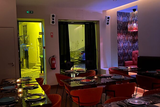 Lisbon Fado Dinner Show and Panoramic Night Tour - Touring Lisbon Historic Streets Before Dinner: What You Should Expect