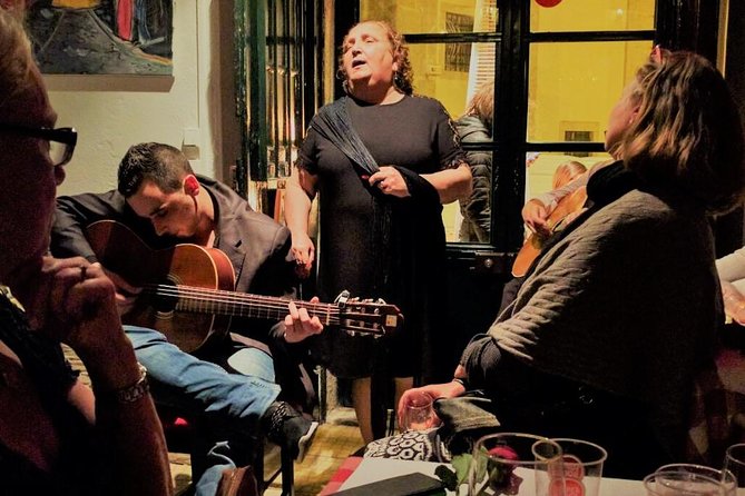 Lisbon Fado Experience: Walking Tour, Dinner and Live Music Show - Choosing a guide: what I like about the human touch