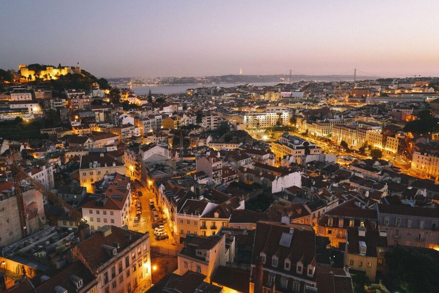 Lisbon: Fado Night Tour Dinner & Show - Alfama dinner and the live Fado show that people actually travel for