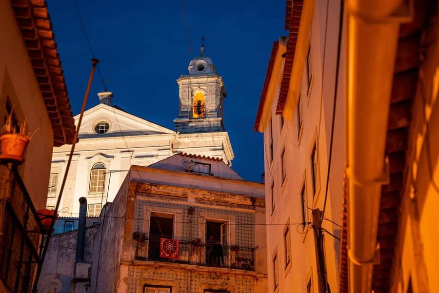 Lisbon: Fado Show with Dinner and City Tour - Illuminated landmarks: National Pantheon, Lisbon Cathedral, and photo stops