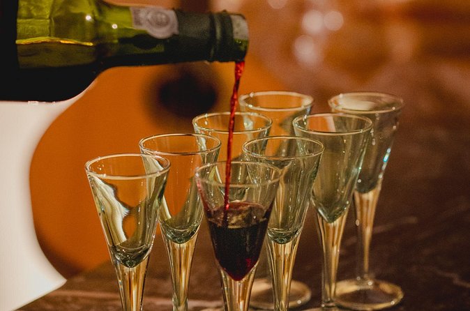 Lisbon: Fado Show With Wine and History - Getting a Good Seat, Not Just a Spot