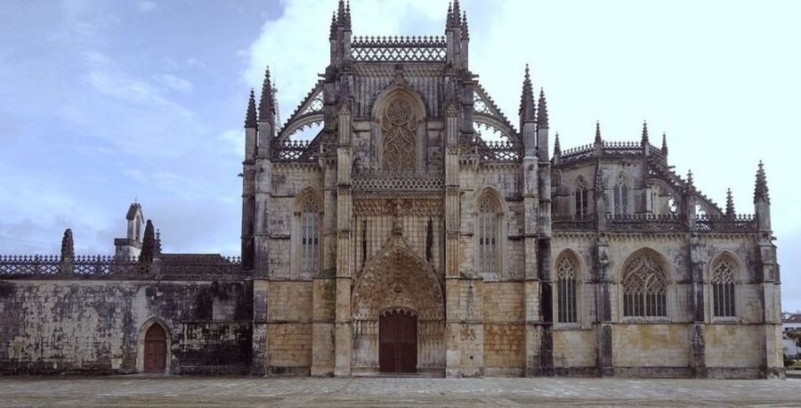 Lisbon: Fátima, Batalha, Nazaré and Óbidos w/ Ginja Tasting - Nazaré: lunch with ocean views, then the big viewpoint
