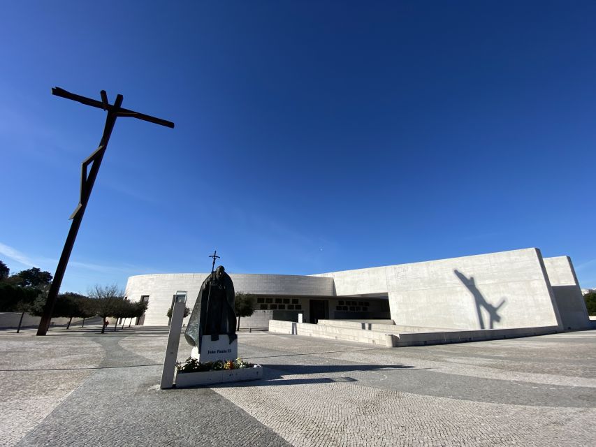 Lisbon: Fátima, Batalha, Nazaré & Óbidos Small Group Tour - What to pack and how to time your day