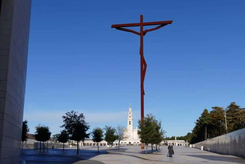 Lisbon: Fátima Sanctuary & Little Shepherds' Village - The Basilica of the Holy Trinity, modern architecture with a pilgrimage purpose