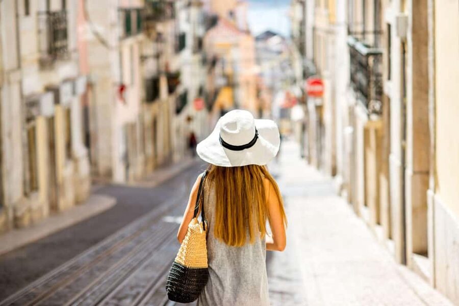 Lisbon: Flavors & Traditions Walking Food Tour - A Tendinha do Rossio: chouriço and the grill-and-gravity factor