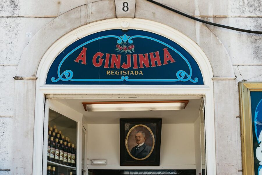 Lisbon: Food and Wine Small Group Walking Tour - Close stops, short segments, and why that pacing works