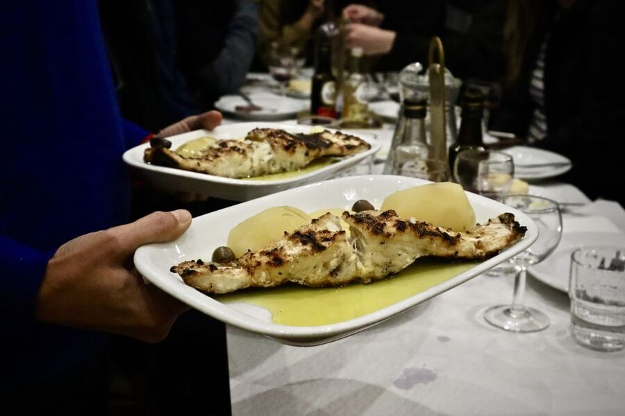 Lisbon Food Tour: 10+ Tastings of Local Delicacies & Wines - Meet point, timing, and the feel of a 3-hour crawl