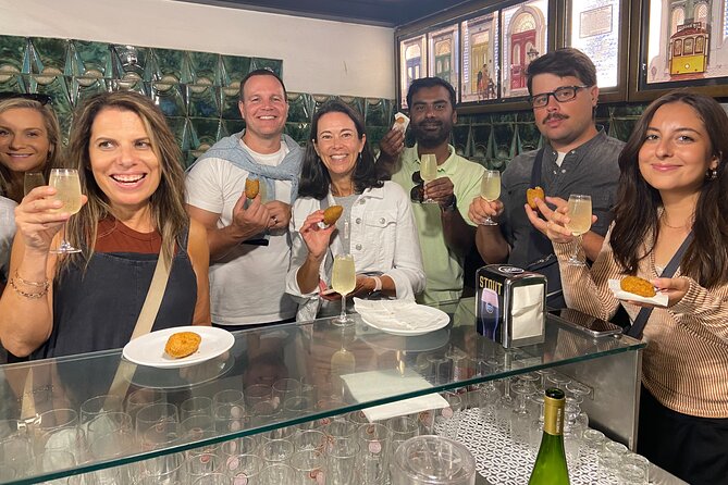 Lisbon Foodies Small-Group Walking Tour - Stop 1, Largo de São Domingos: A Downtown Starting Point