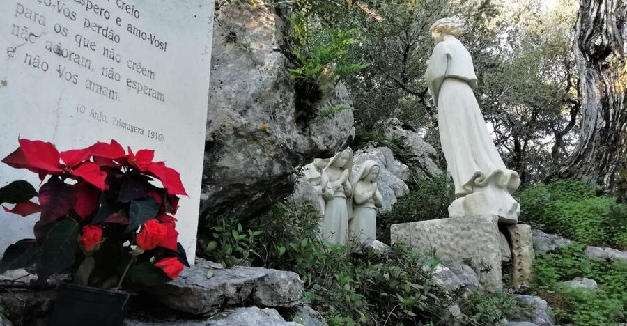 Lisbon: Full-Day Private Guided Tour to Fátima - Chapel of the Apparitions: The Sacred Center Where the 1917 Story Clicks