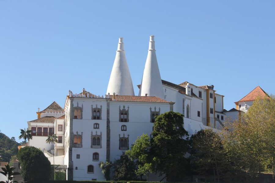 Lisbon: Full-Day Sintra and Cascais Tour - Lunch and free time in the center of Sintra