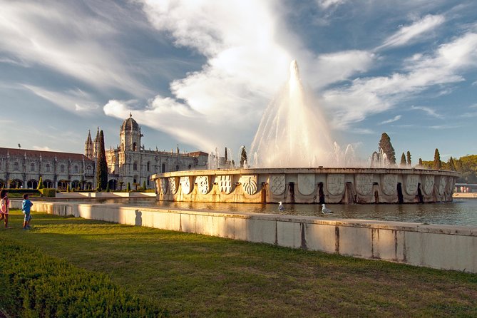 Lisbon Golden Age - Private Tour with Van and Local Guide - The São Jerónimo Chapel and the value of a quiet pause