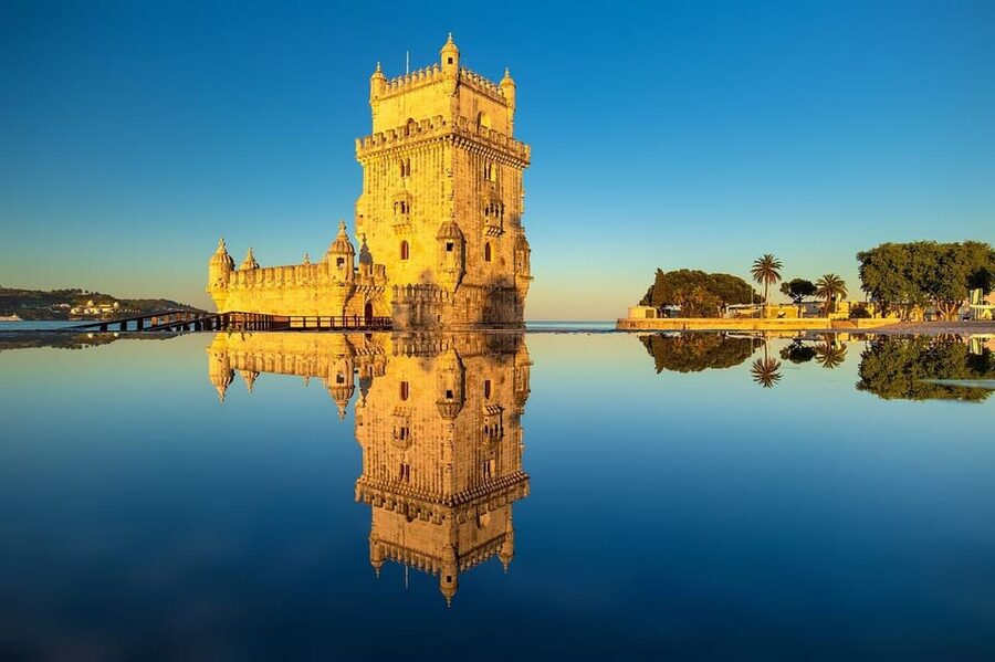 Lisbon: Guided Eco Tuk Tuk sightseeing tour - Lisbon Cathedral and Santa Luzia, where the city turns scenic