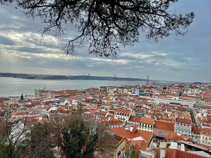 Lisbon: Guided Sightseeing Tour by Tuk Tuk - Short photo stops done right: the moments you cannot afford to miss
