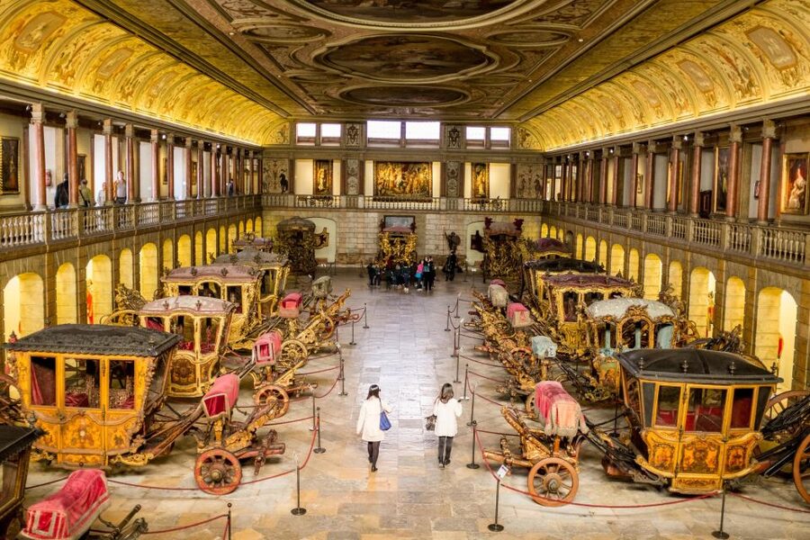 Lisbon: Half-Day City Tour - The guide experience, language options, and group pace