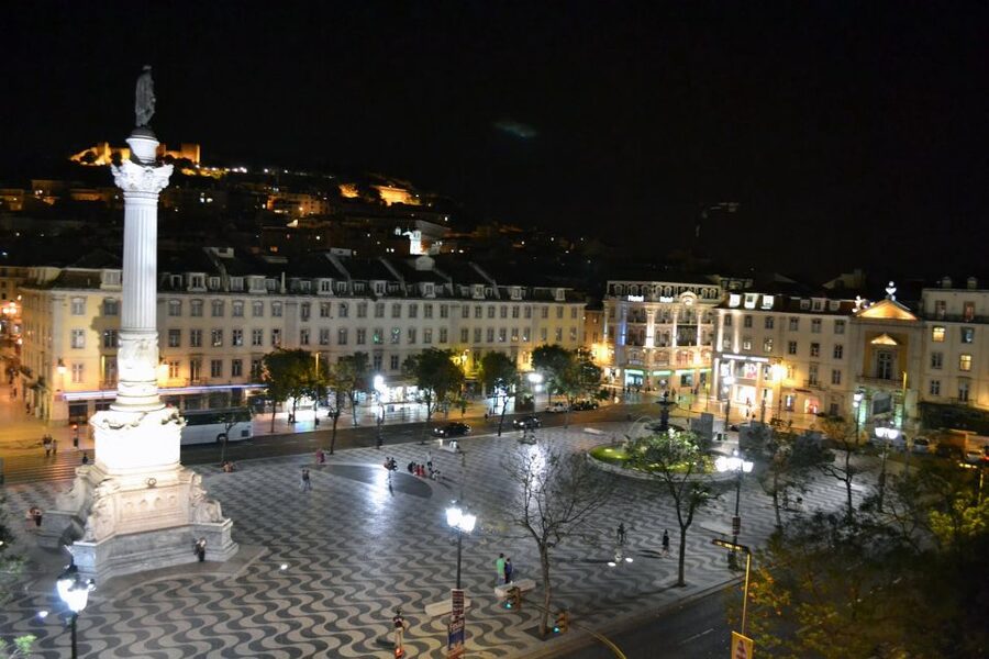 Lisbon: Half-Day Night Group Tour w/ Fado Dinner Show - Tour Style, Pacing, and Who This Suits Best