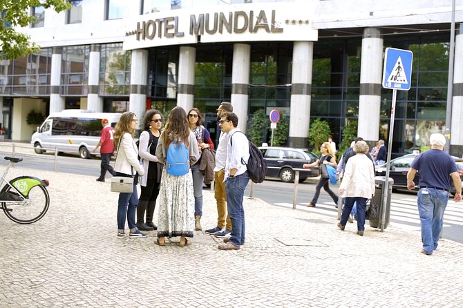 Lisbon Hidden Gems Walk: Traditions, Lunch and Ferry ride - The hidden bakery stop: pastel de nata and a coffee reset