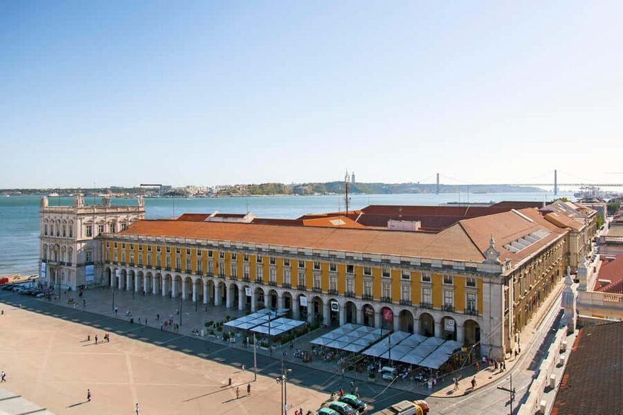 Lisbon Highlights Private Tour with Local Guide and Pickup - Príncipe Real, Sao Pedro de Alcântara, and Chiado angles