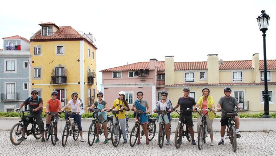 Lisbon: Hills, Alfama, and Mouraria Tour by Electric Bike - Miradouro da Senhora do Monte: Lisbon Opens Up