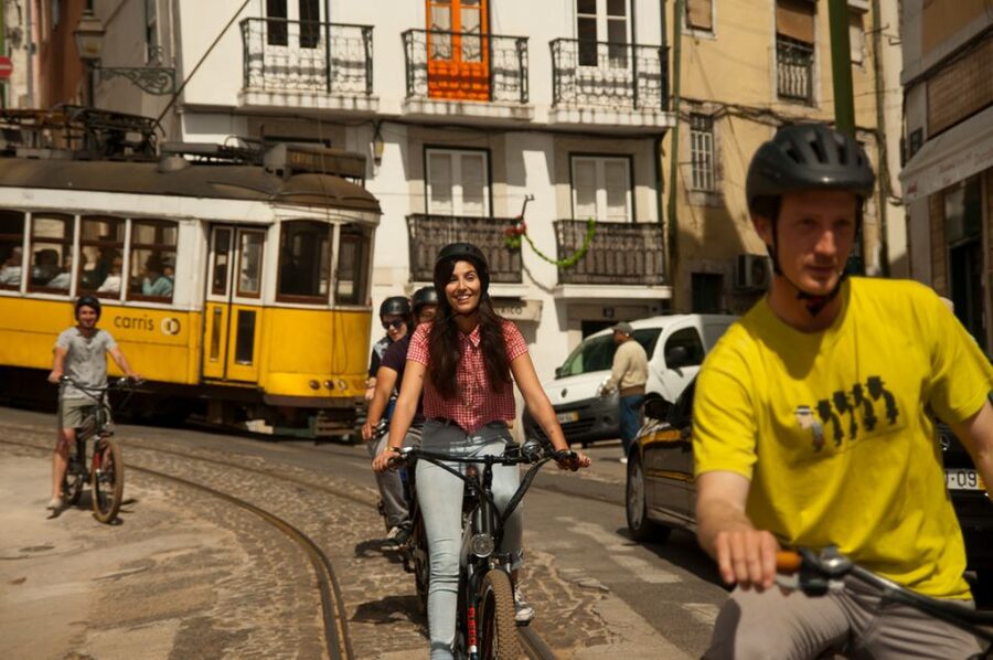 Lisbon: Hills, Alfama, and Mouraria Tour by Electric Bike - Lisbon Cathedral (Sé) and the Saint Jorge Castle Area: History You Can See
