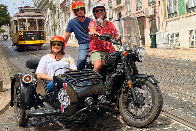 Lisbon Historic - Private Vintage Sidecar Tour - Garden break with kiosks and tree names you can spot
