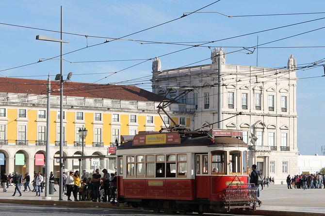 Lisbon in the eye of a Portuguese writer - Starting at Largo do Carmo, ending near Praça do Comércio