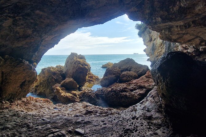 Lisbon: Jeep and Boat Adventure to Arrábida + Hotel Pick-Up - Stop 2: Castelo de Sesimbra, medieval defense above the water (30 minutes, free)
