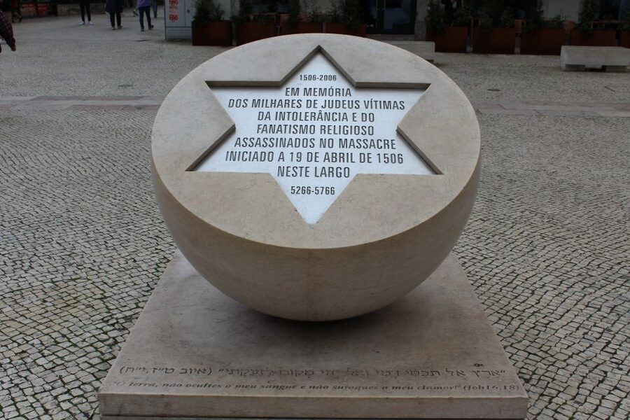 Lisbon: Jewish History in Portugal Guided Walking Tour - Alfama and the feel of older Lisbon: where stories live in steep streets
