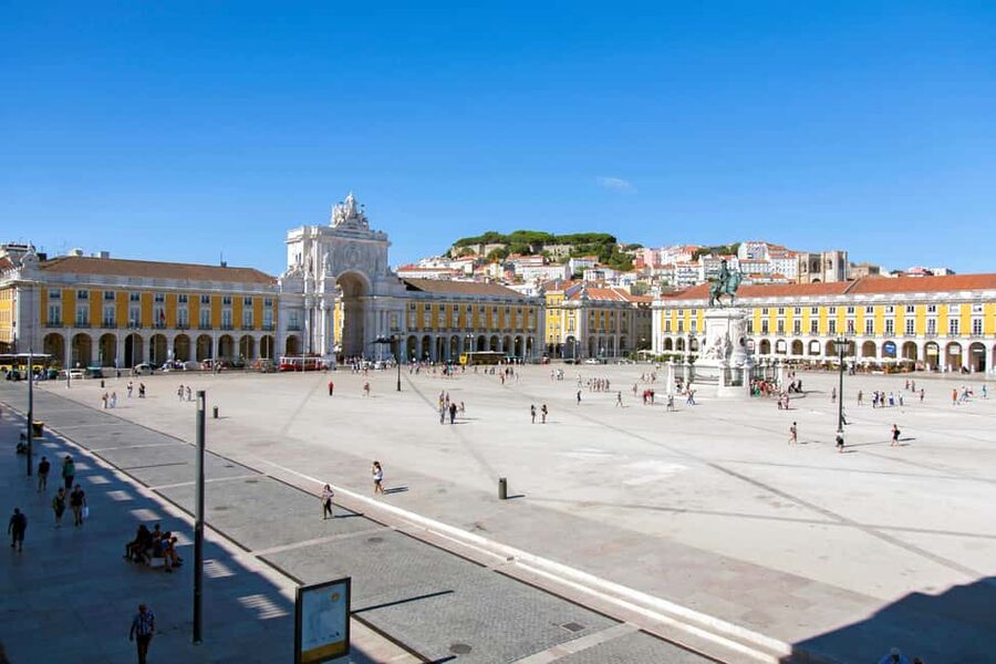 Lisbon: Jewish History Private Tour - Largo do Carmo Square and the Carmo Convent, archaeology you can stand beside