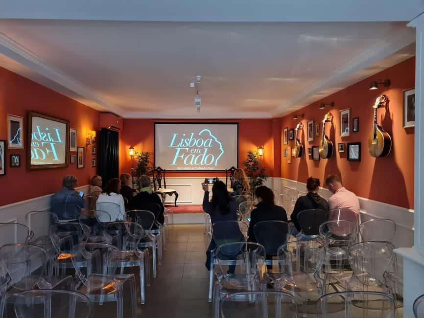 Lisbon: Live Fado Show with Port Wine at Lisboa em Fado - Audience sing-along: fun, but set your comfort level