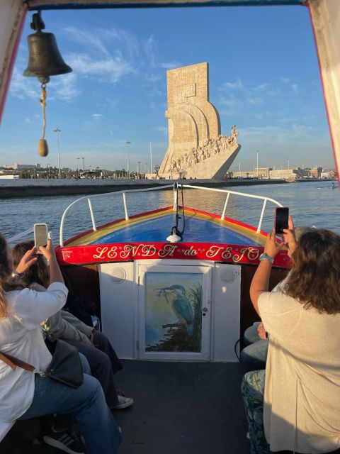 Lisbon: Live Guided Traditional Boat Sightseeing Cruise Tour - Key things you will notice right away