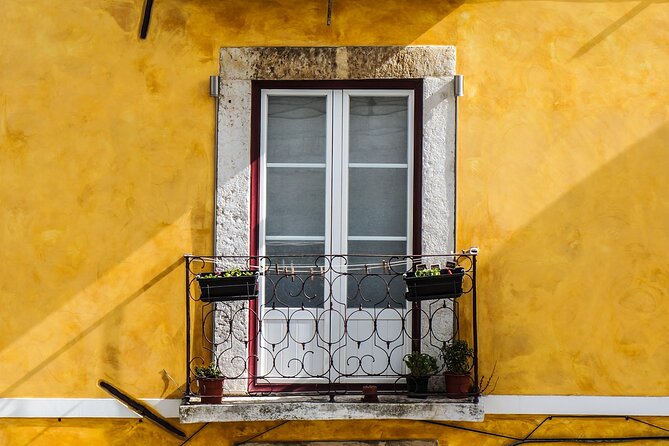 Lisbon Medieval Hills Private Tour on Tuk-Tuk - Portas do Sol viewpoint: your 15-minute overview of old Lisbon